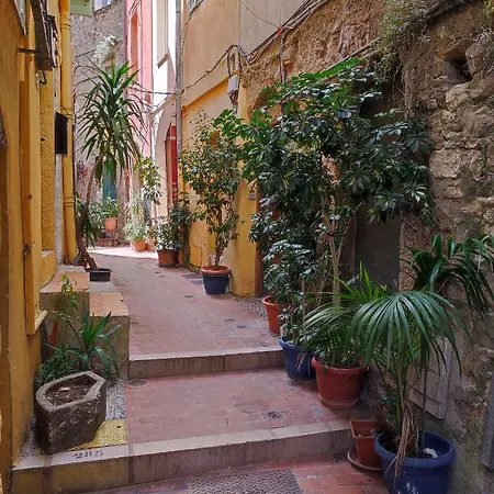 Bilocale Nella Vecchia Citta' Di Apartman *